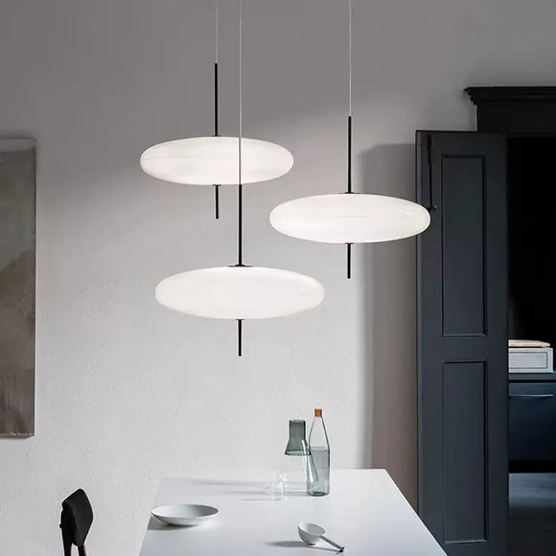 Moderne UFO-Pendelleuchte LED – Minimalistische Hängelampe in Schwarz und Weiß - Unique Outlet