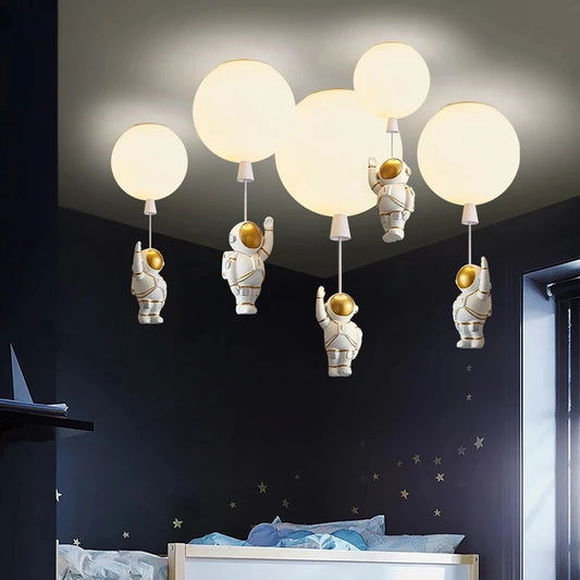 Moderne LED-Astronaut-Ballon-Pendelleuchten – Kreative Kinderzimmer-Dekoration mit Glasball-Hängelampen - Unique Outlet