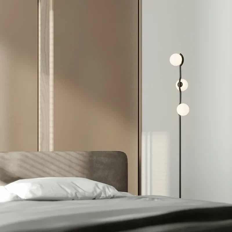 Moderner minimalistischer LED-Bodenleuchter aus Glas mit mehreren Köpfen für Wohnzimmer, Arbeitszimmer und Hotel - Unique Outlet